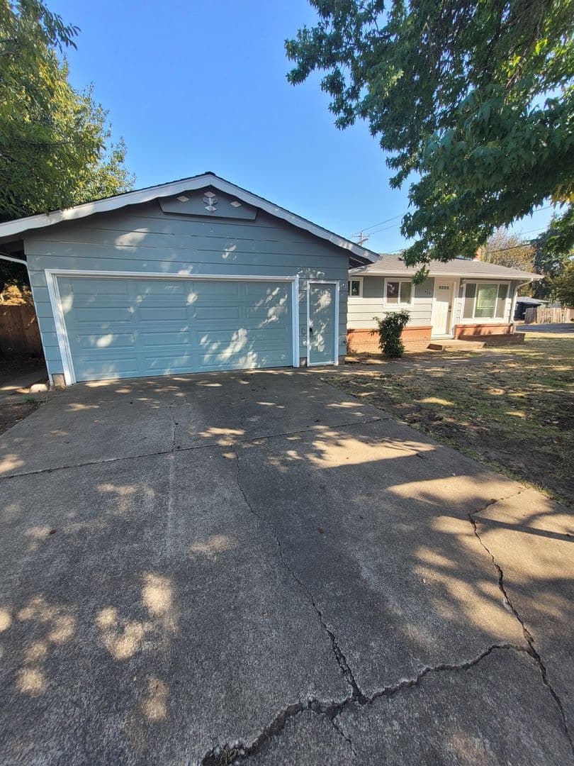 Eugene House: 425 Archie St