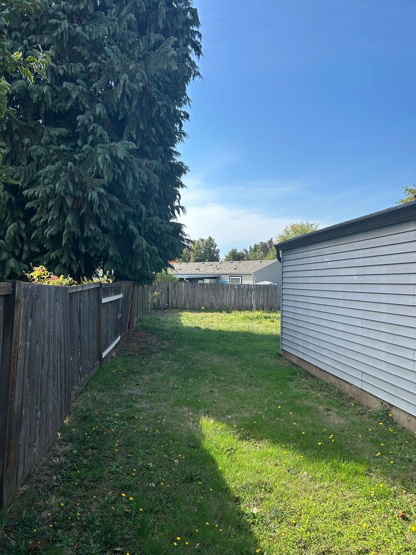 Eugene Multiplex: 391/393 Anton Ct