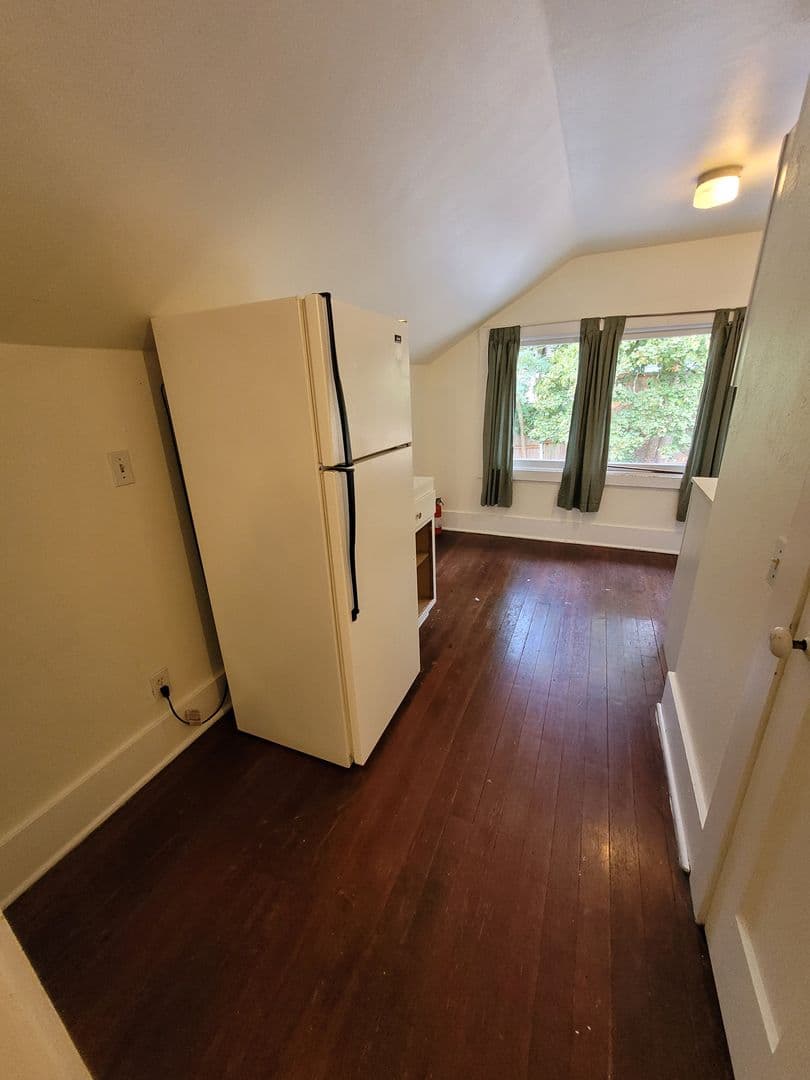 Eugene Apartment: 284 Pearl Street