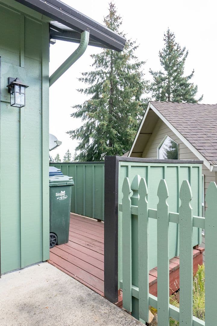 Eugene House: 3345 Bentley Ave