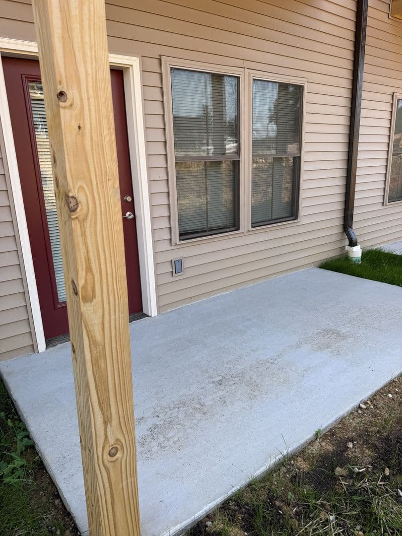 Bloomington Apartment: 1221 W Allen Street