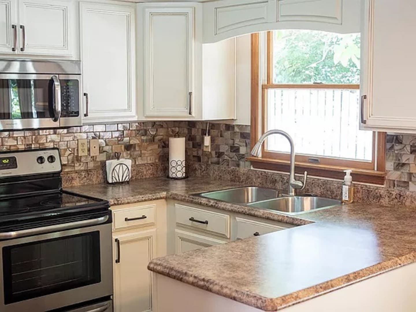 Bloomington House: 1619  S Troy Court