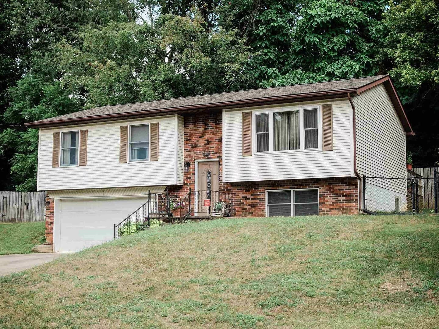 Bloomington House: 1619  S Troy Court