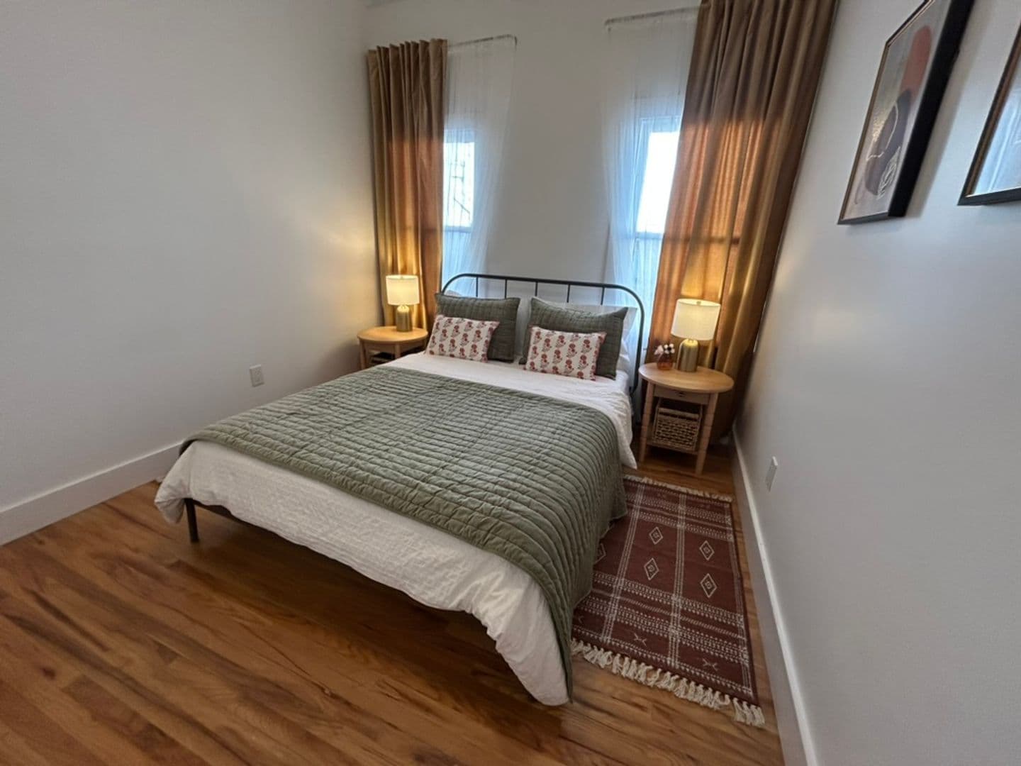 LOS ANGELES Apartment: 1672 S Harvard Ave