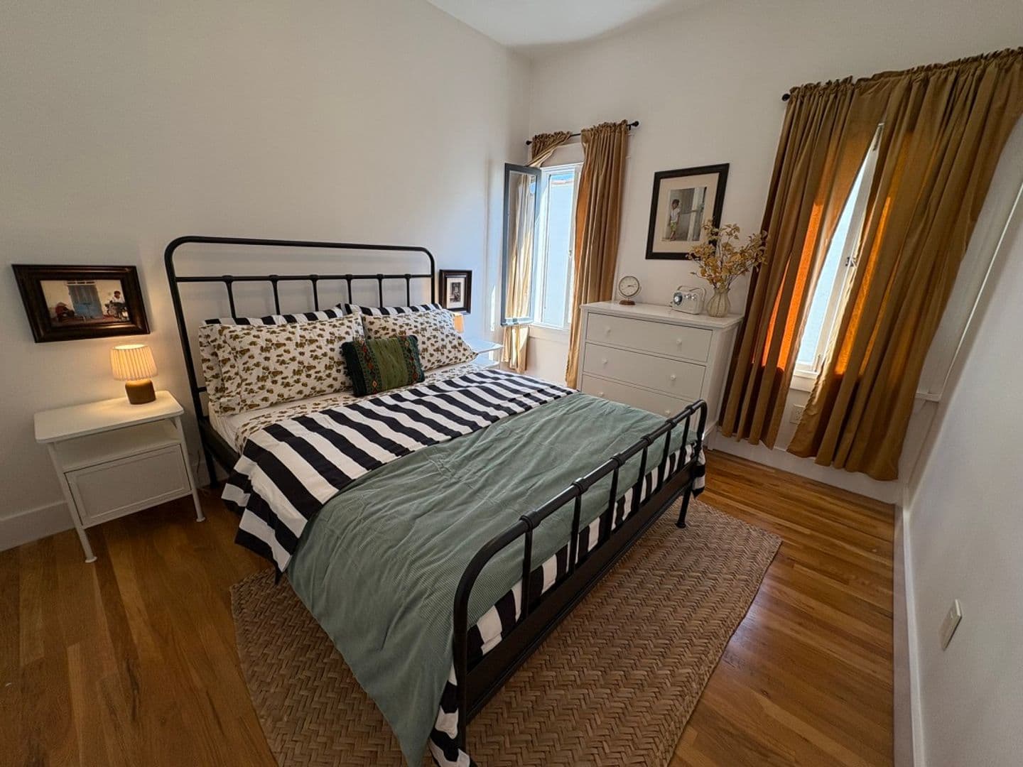 LOS ANGELES Apartment: 1672 S Harvard Ave