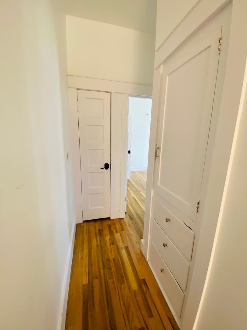 LOS ANGELES Apartment: 1672 S Harvard Ave