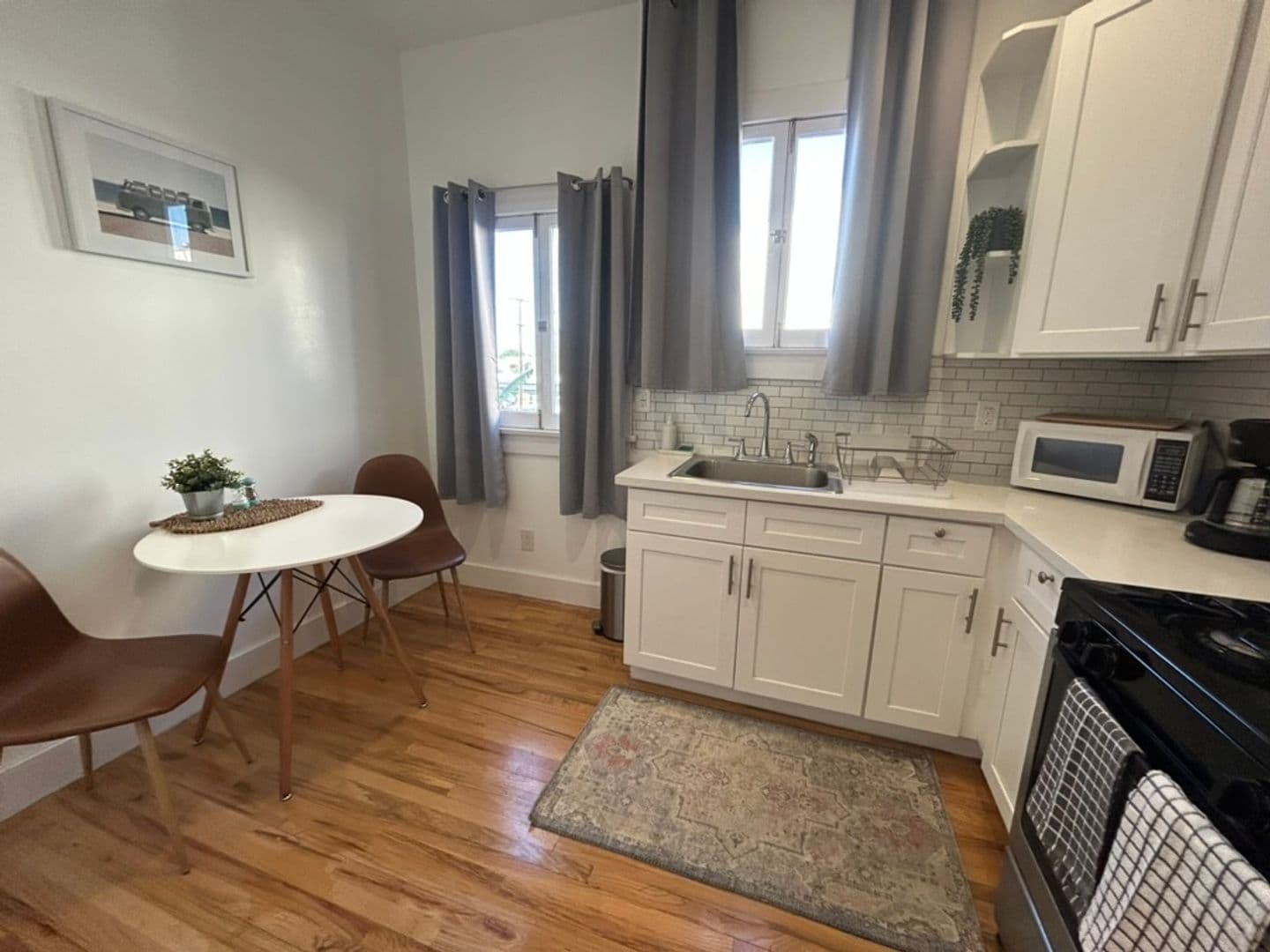 LOS ANGELES Apartment: 1672 S Harvard Ave