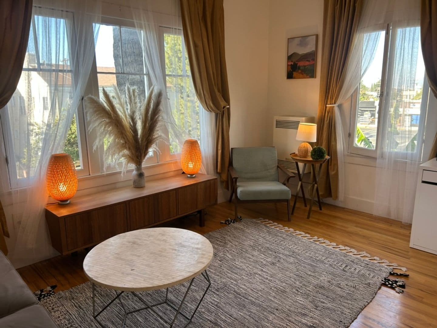 LOS ANGELES Apartment: 1672 S Harvard Ave