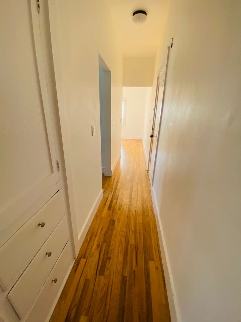 LOS ANGELES Apartment: 1672 S Harvard Ave