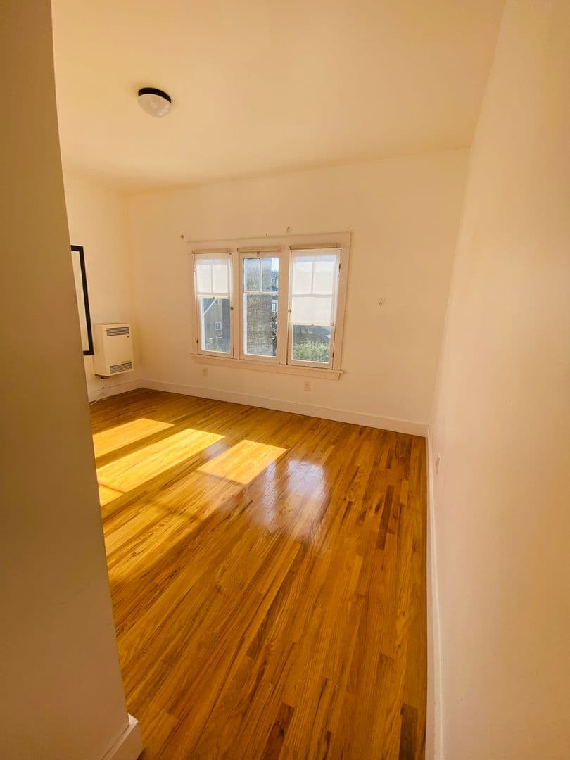 LOS ANGELES Apartment: 1672 S Harvard Ave