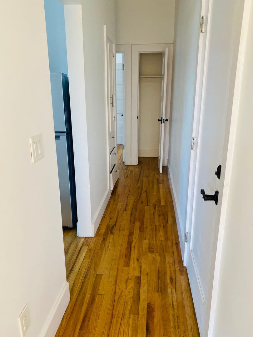 LOS ANGELES Apartment: 1672 S Harvard Ave