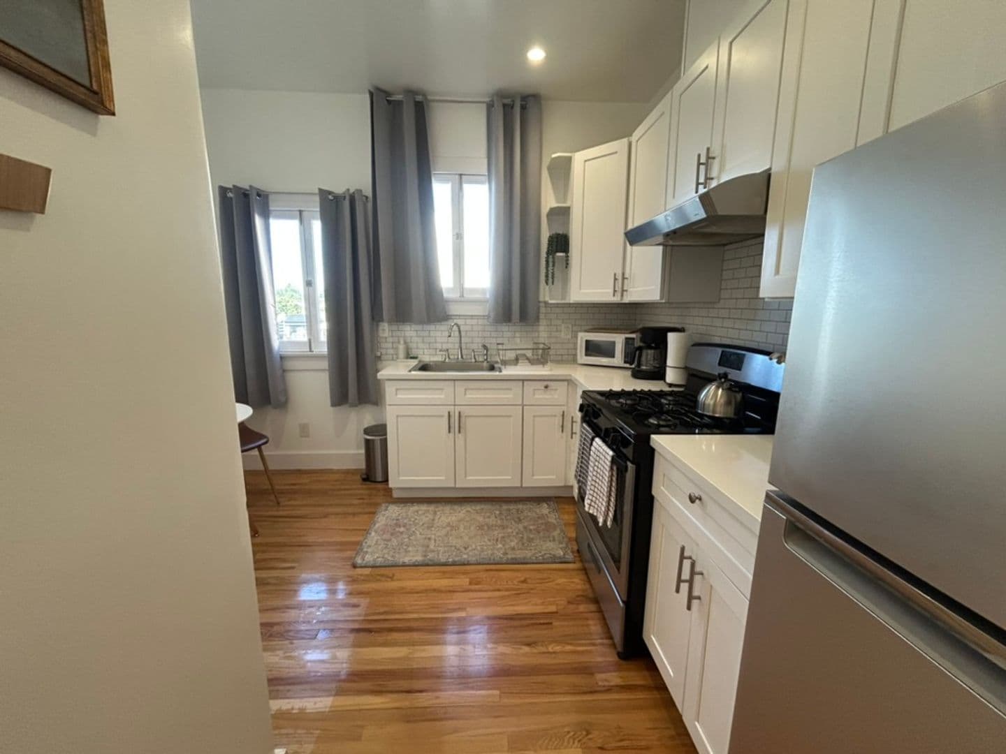 LOS ANGELES Apartment: 1672 S Harvard Ave