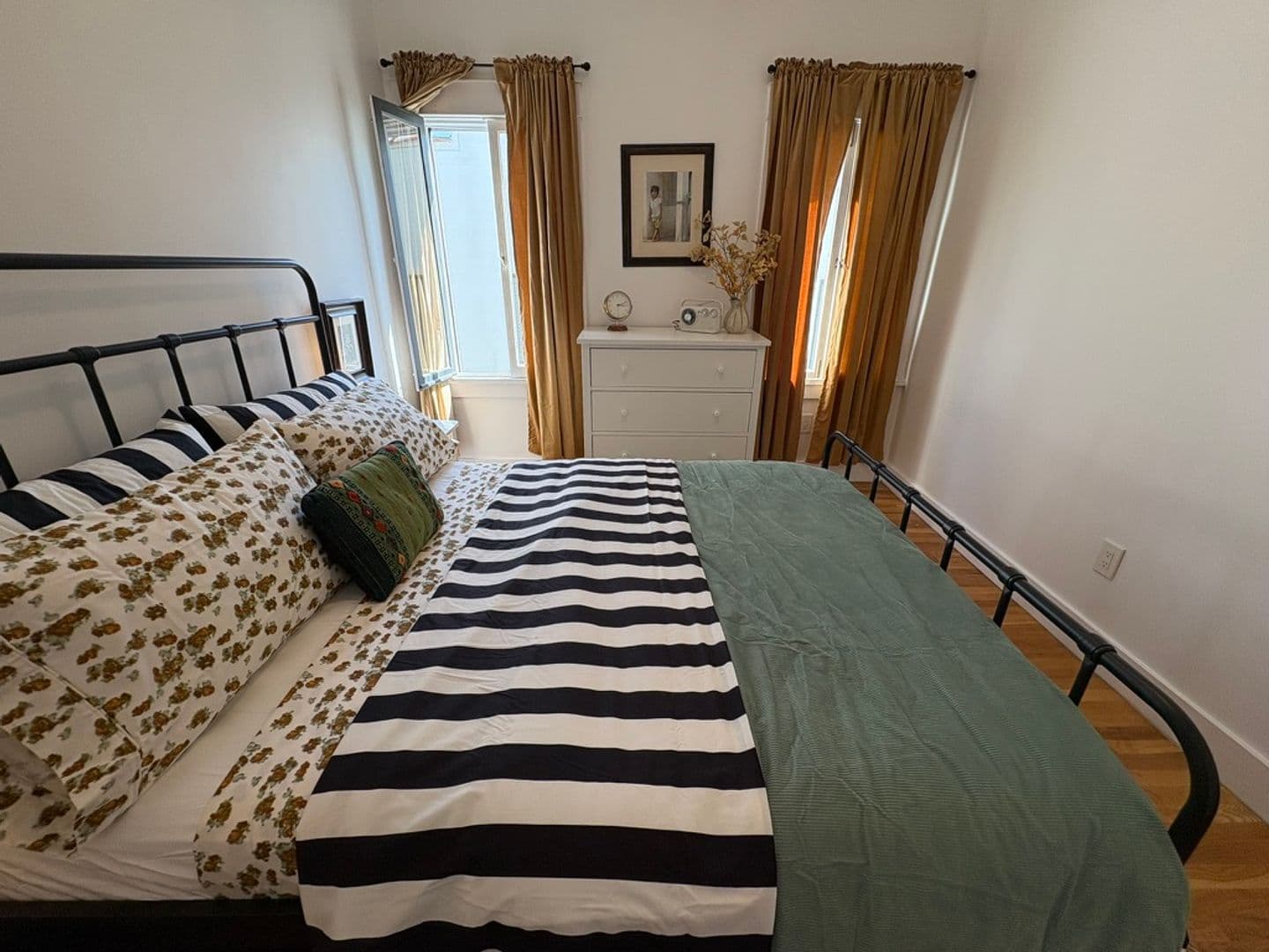 LOS ANGELES Apartment: 1672 S Harvard Ave