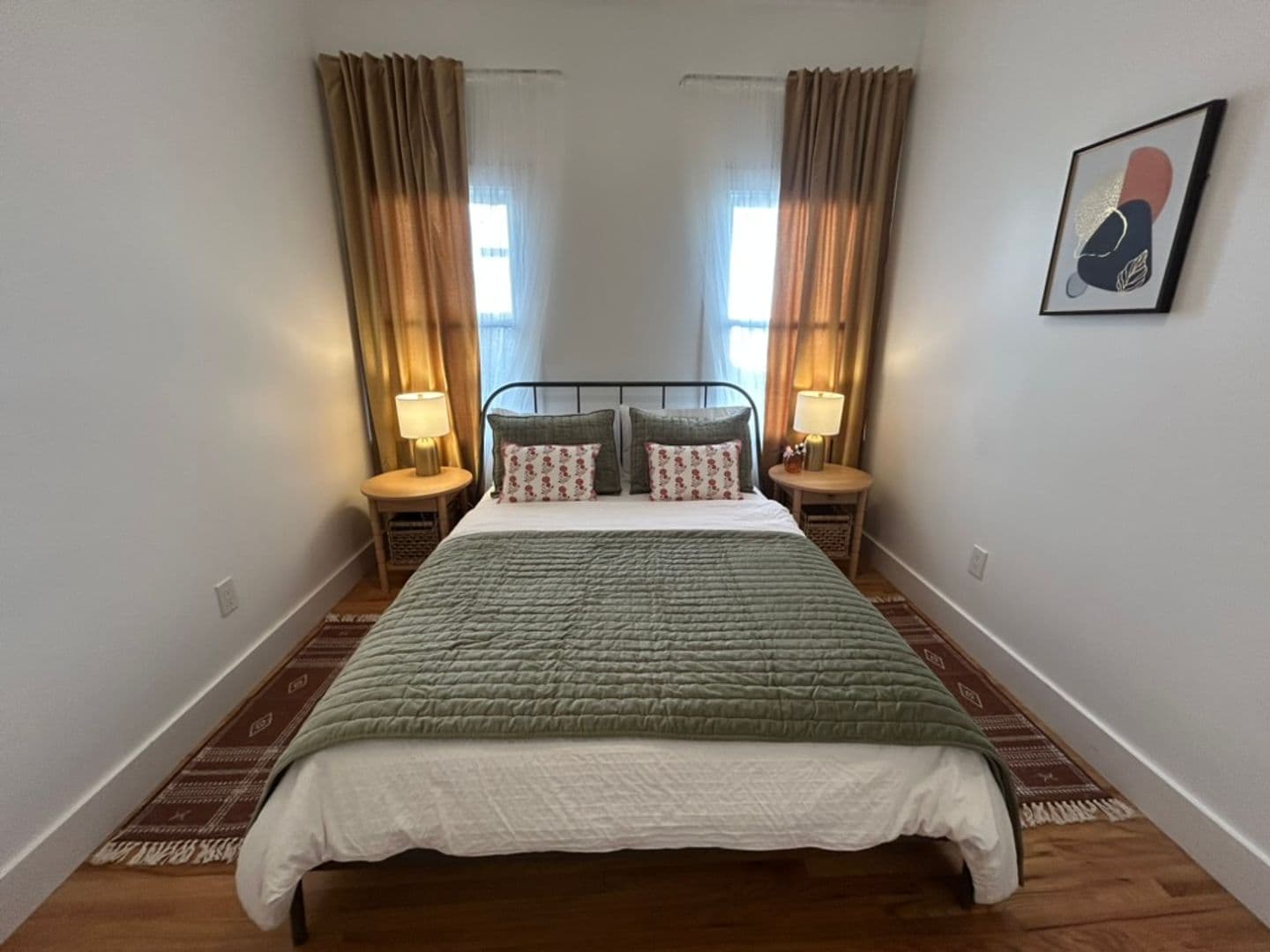 LOS ANGELES Apartment: 1672 S Harvard Ave