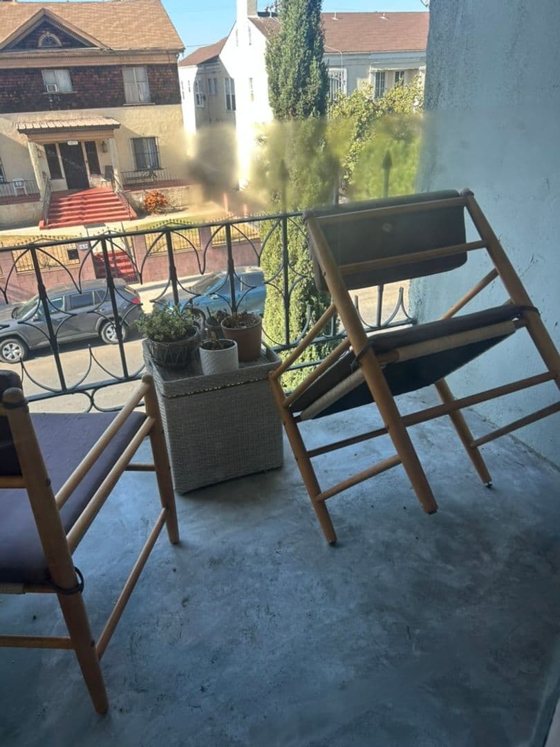 LOS ANGELES Apartment: 1672 S Harvard Ave