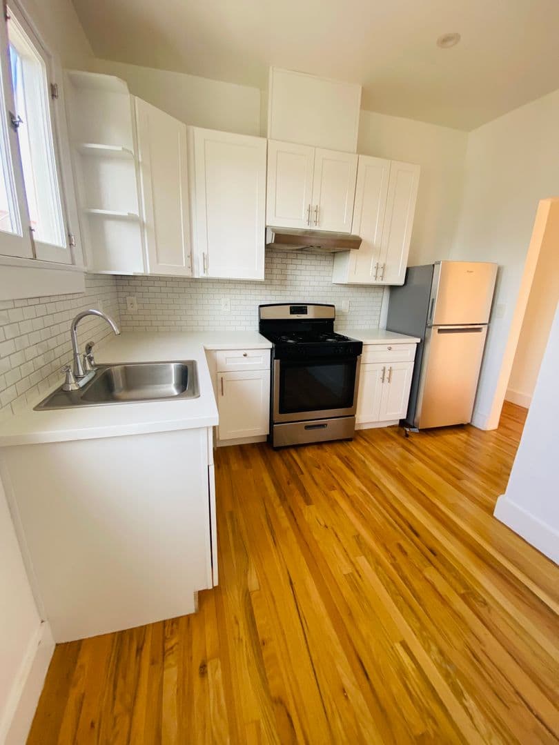 LOS ANGELES Apartment: 1672 S Harvard Ave