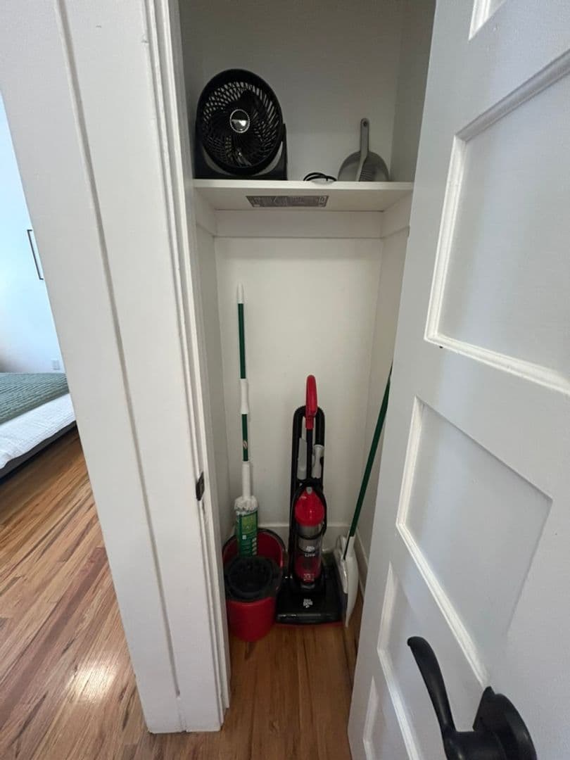 LOS ANGELES Apartment: 1672 S Harvard Ave