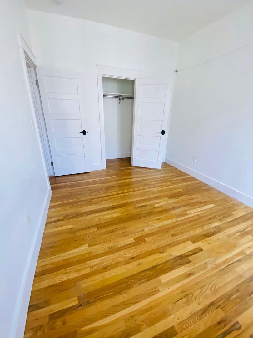 LOS ANGELES Apartment: 1672 S Harvard Ave