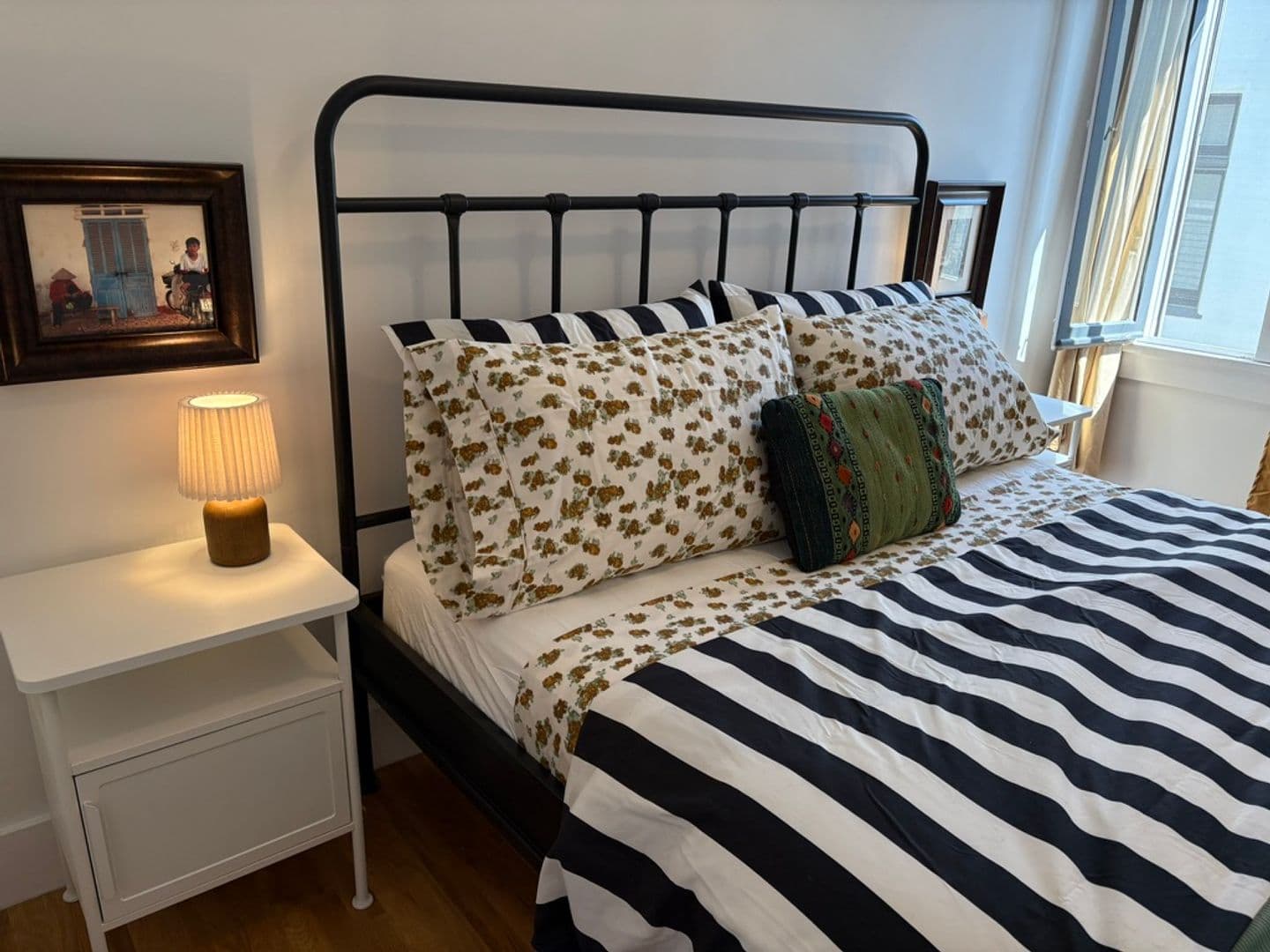 LOS ANGELES Apartment: 1672 S Harvard Ave