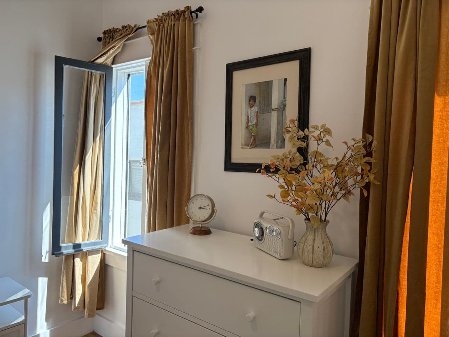 LOS ANGELES Apartment: 1672 S Harvard Ave