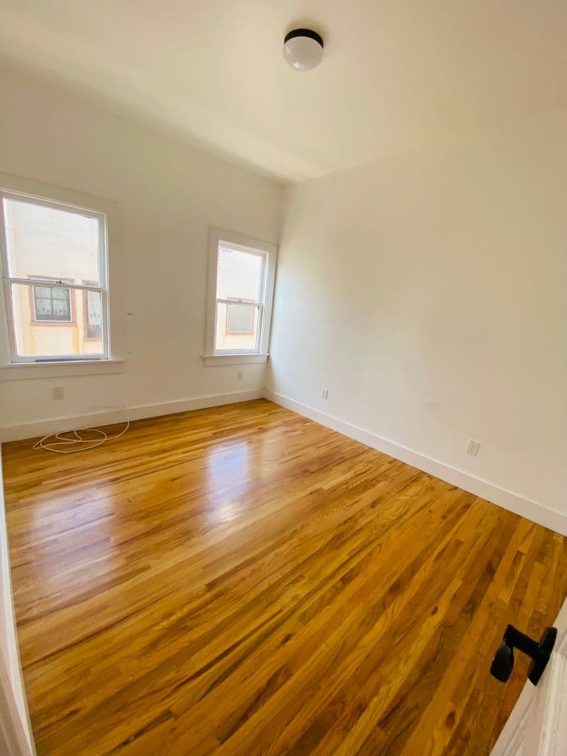 LOS ANGELES Apartment: 1672 S Harvard Ave