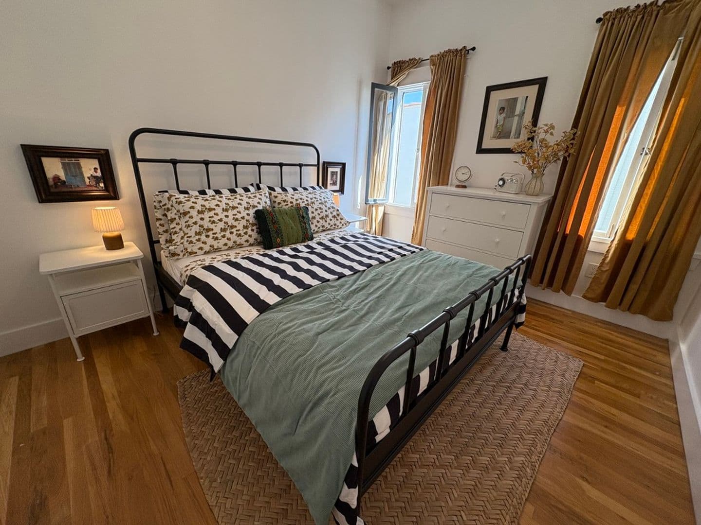 LOS ANGELES Apartment: 1672 S Harvard Ave