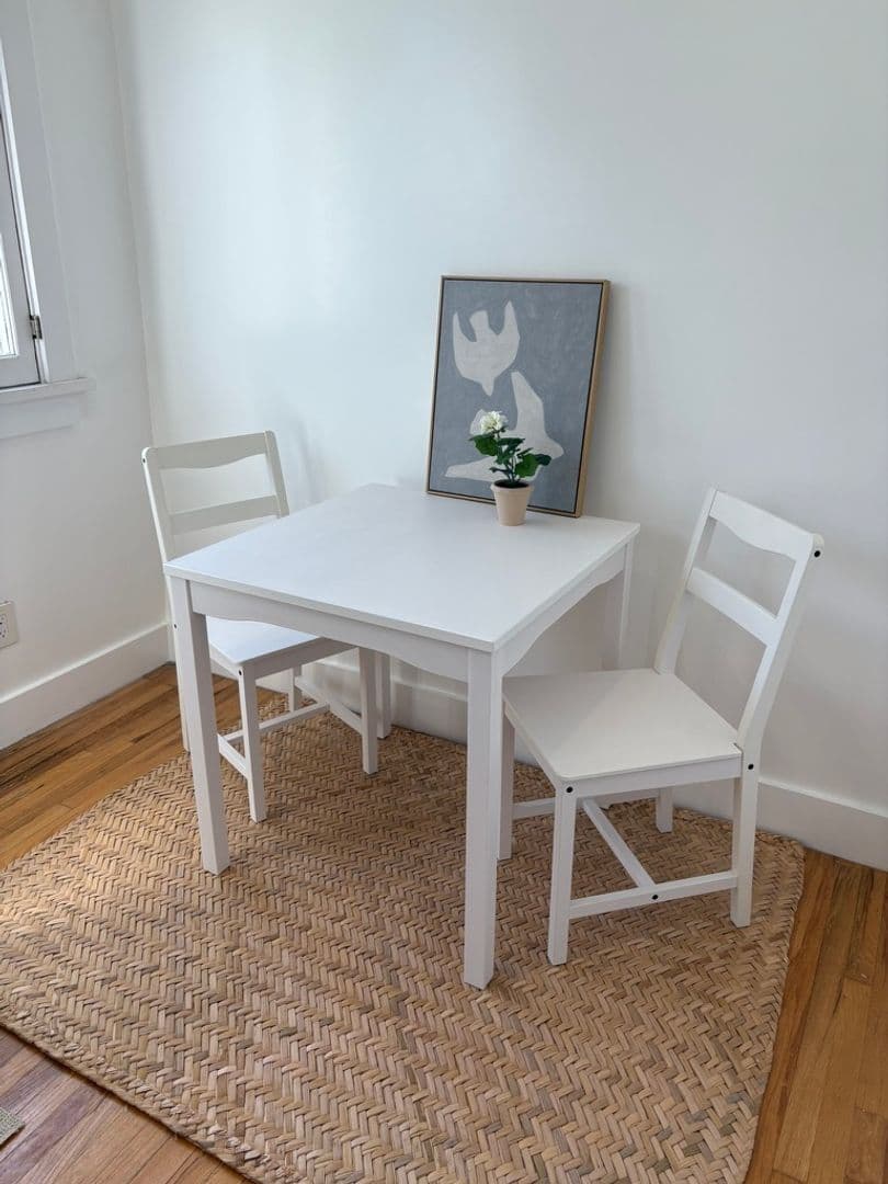 LOS ANGELES Apartment: 1672 S Harvard Ave
