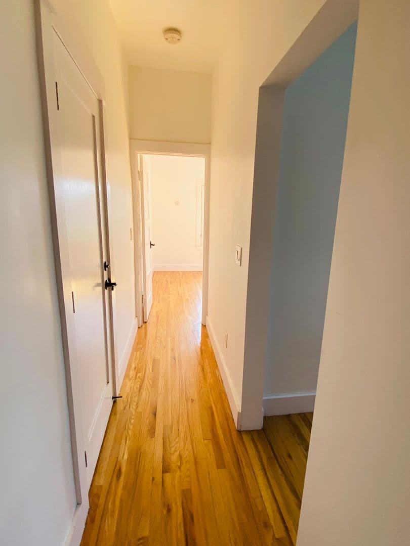 LOS ANGELES Apartment: 1672 S Harvard Ave