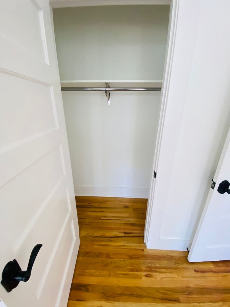 LOS ANGELES Apartment: 1672 S Harvard Ave