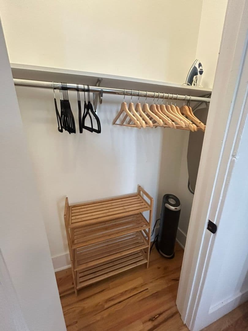 LOS ANGELES Apartment: 1672 S Harvard Ave