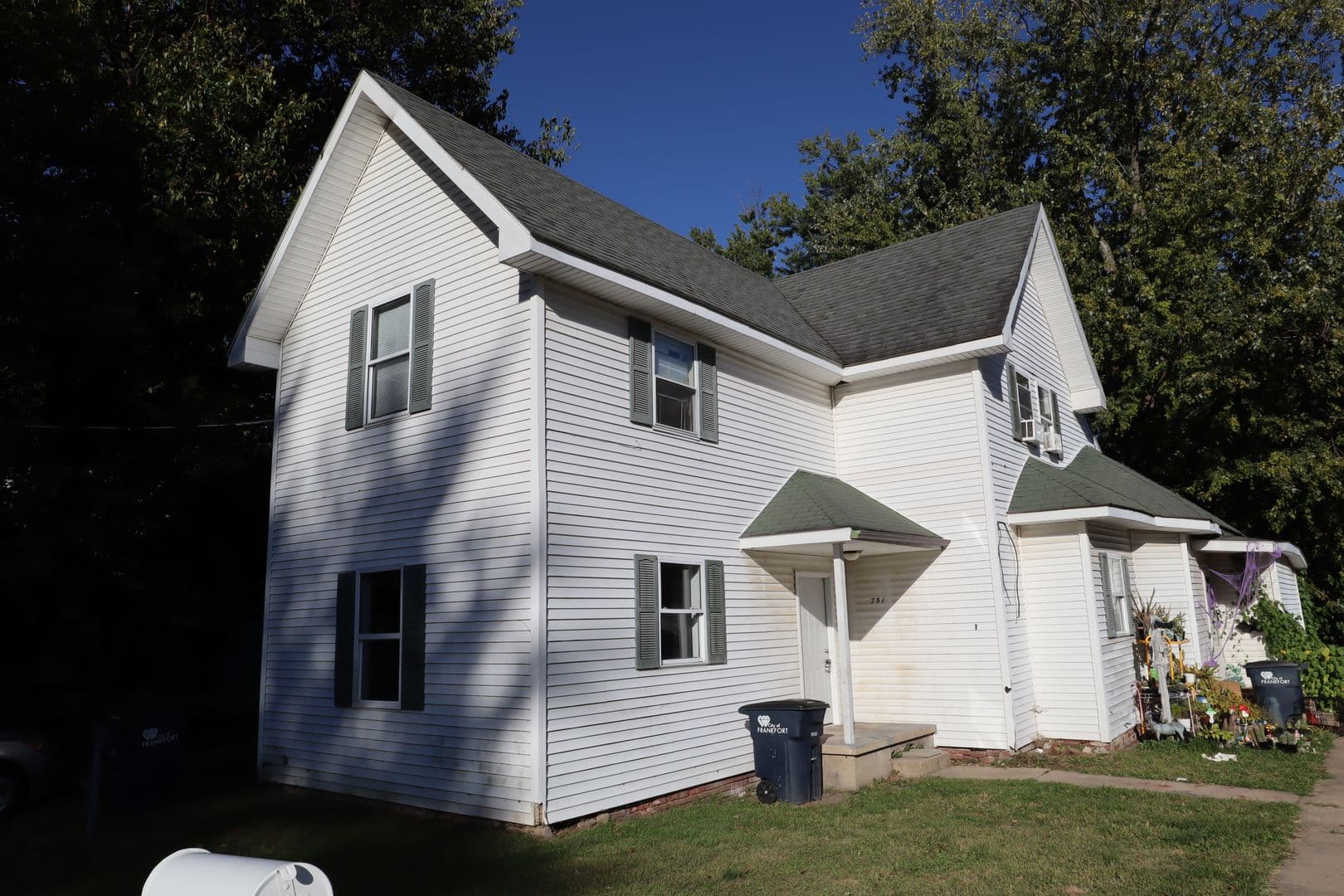Frankfort Apartment: 751 N. Clay St.