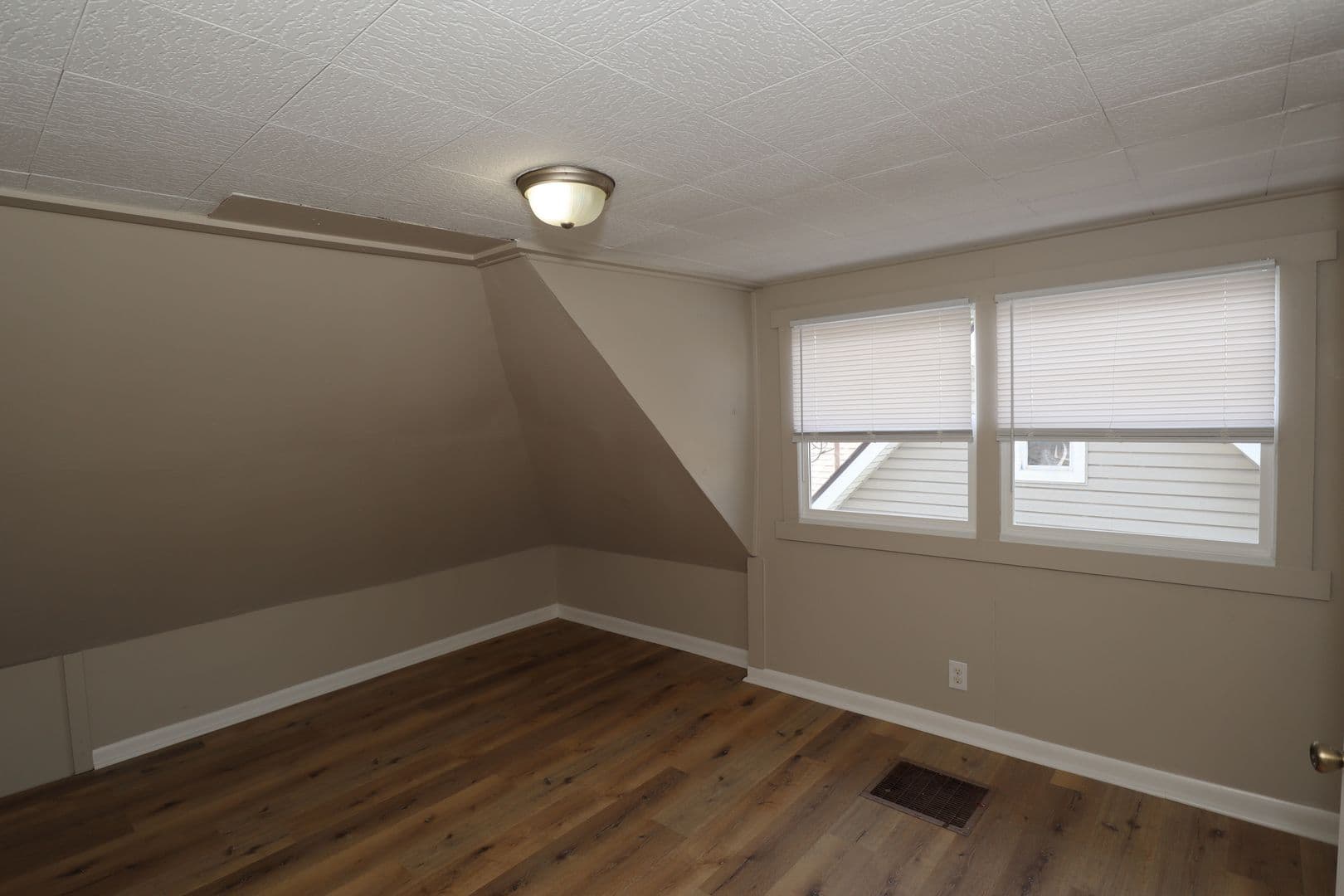 Kokomo House: 917 W Jackson St
