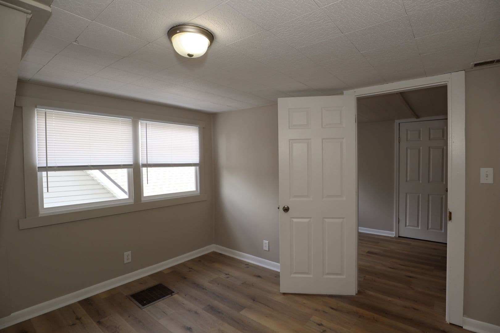 Kokomo House: 917 W Jackson St