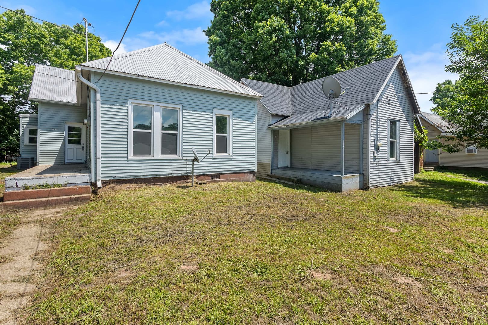 Veedersburg House: 321 S Main Street
