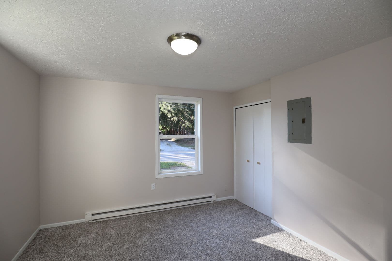 Frankfort Apartment: 751 N. Clay St.