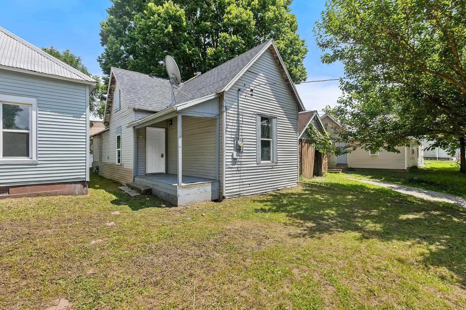 Veedersburg House: 323 S. Main St