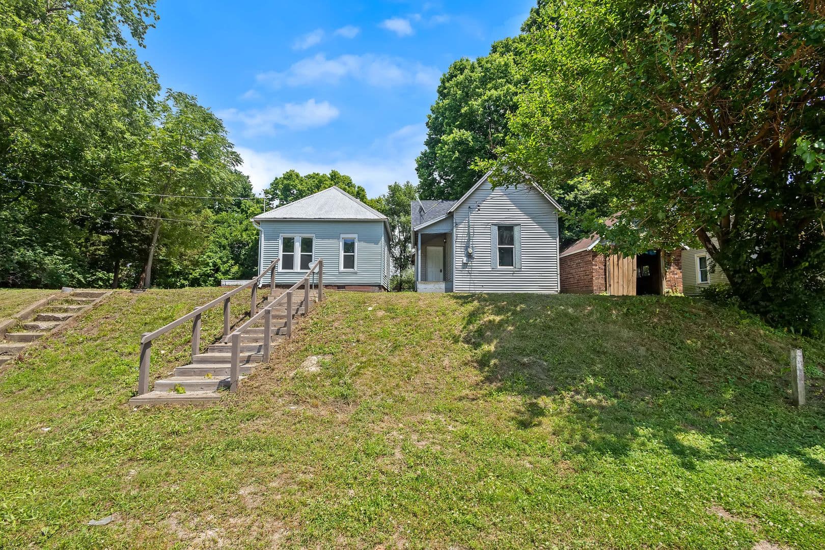 Veedersburg House: 323 S. Main St