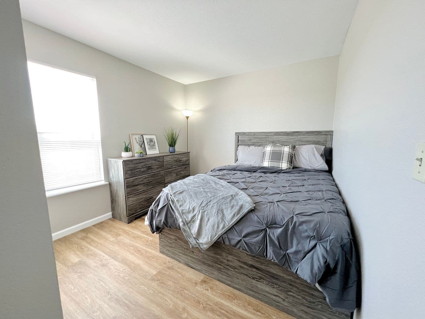 Dodge City Apartment: 1500 Ave K
