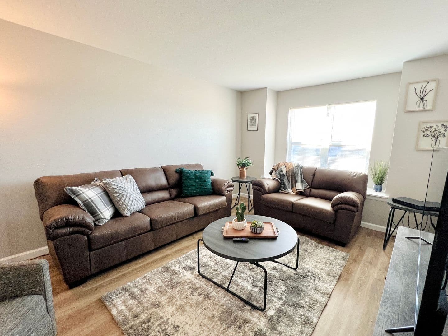 Dodge City Apartment: 1500 Ave K
