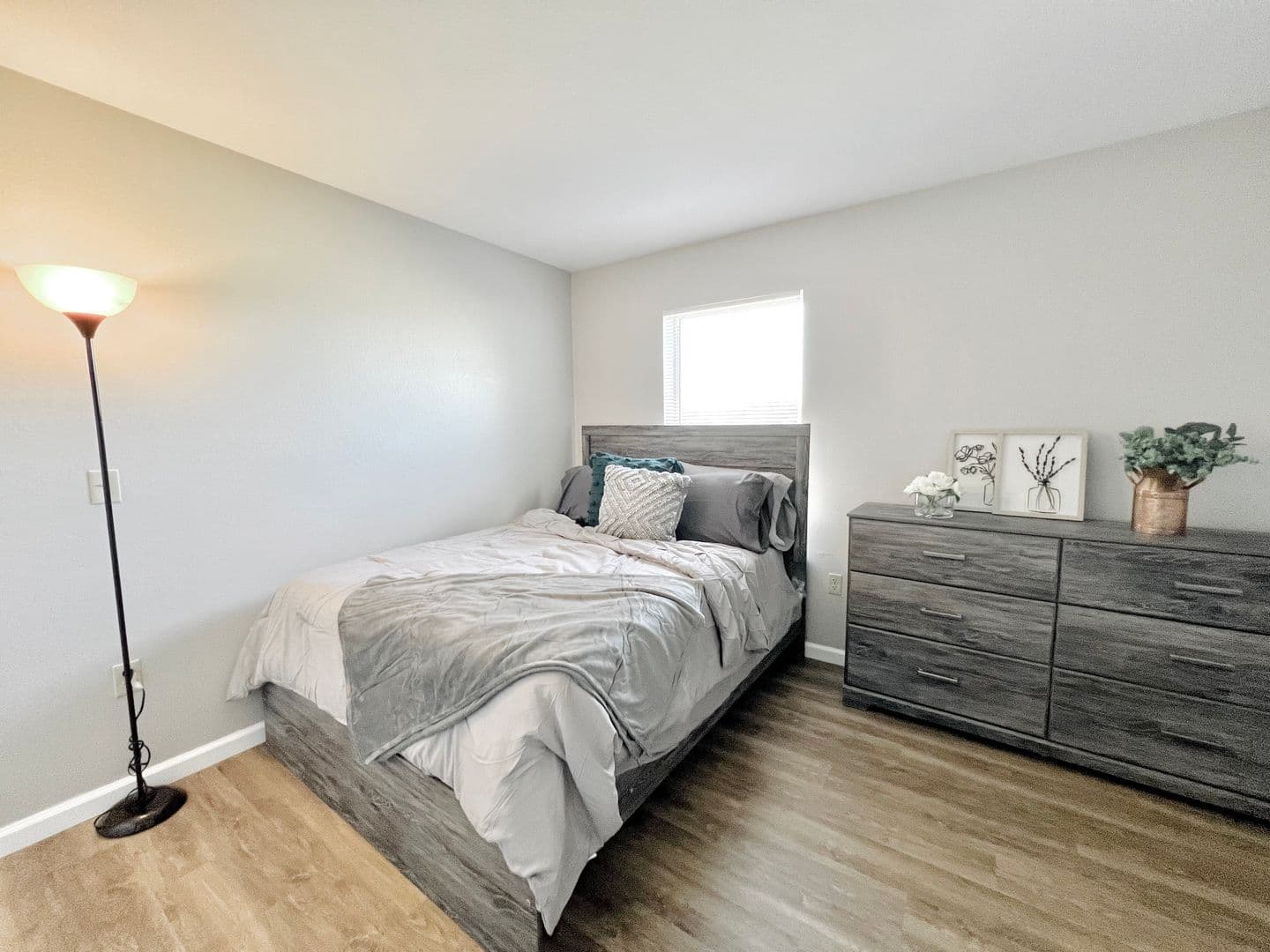 Dodge City Apartment: 1500 Ave K