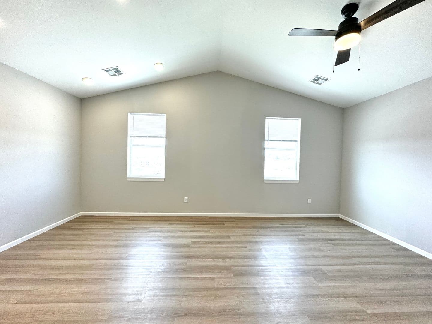 Dodge City Apartment: 1514 Avenue K