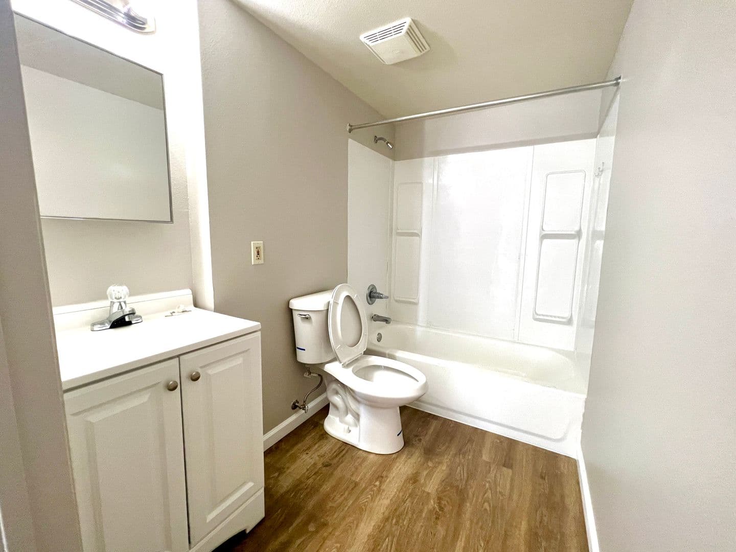 Dodge City Apartment: 1500 Ave K