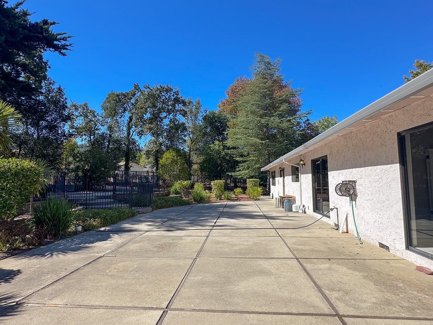 Saratoga House: 18530 Rancho Las Cimas Way