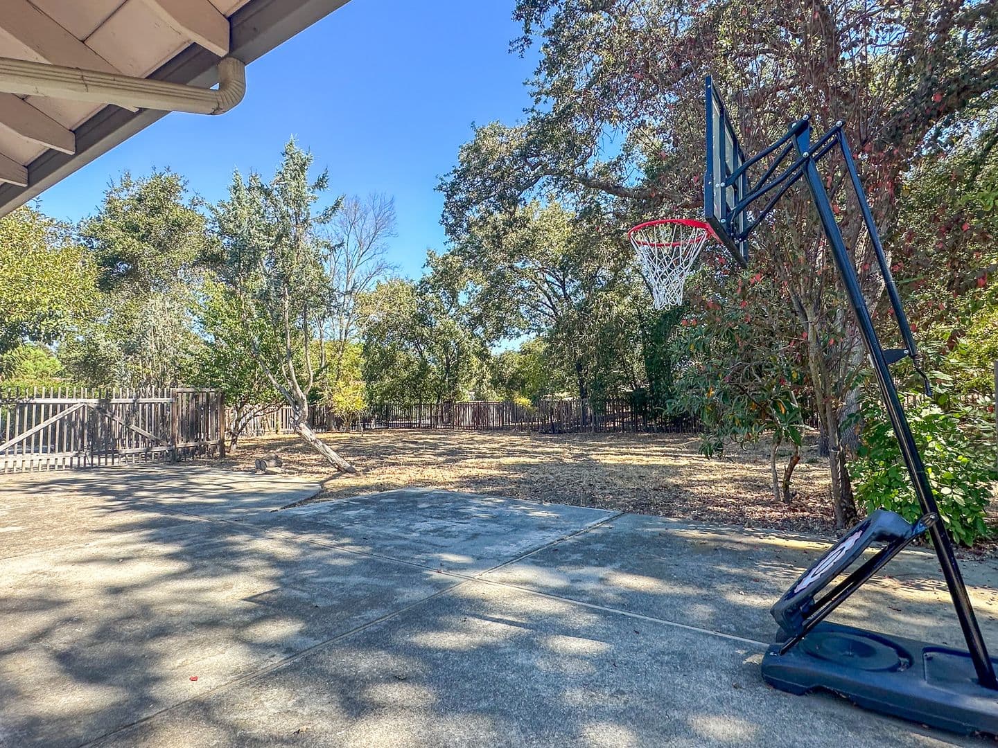 Saratoga House: 18530 Rancho Las Cimas Way