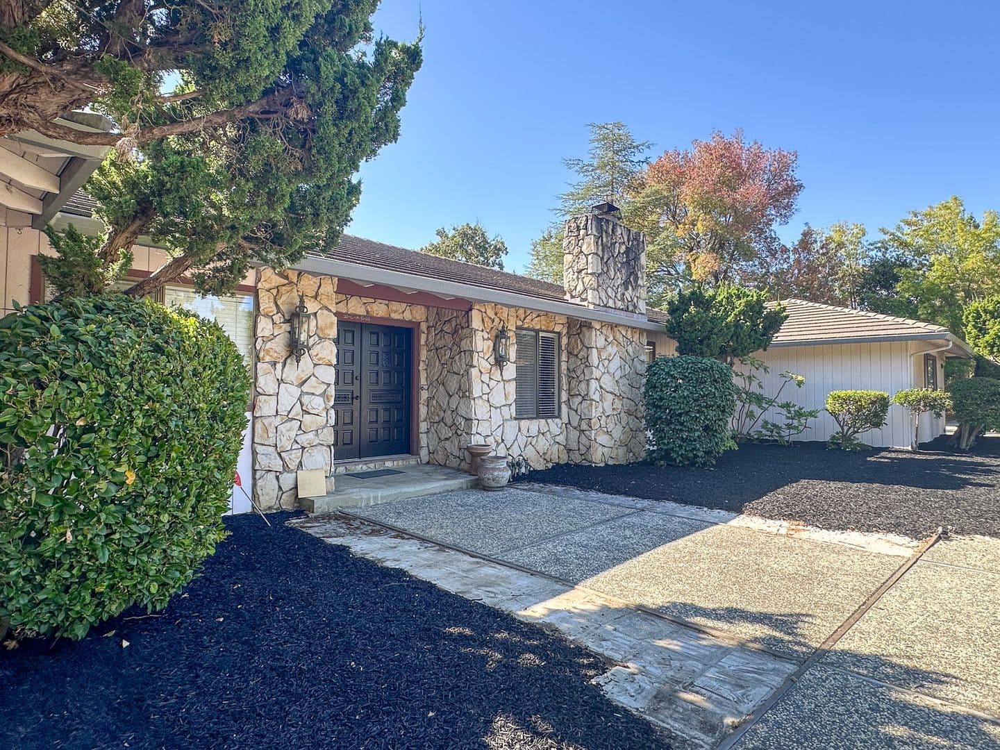 Saratoga House: 18530 Rancho Las Cimas Way