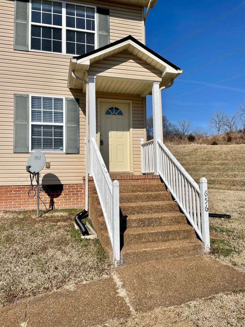 Columbia Townhome: 656 Wilderness Trail
