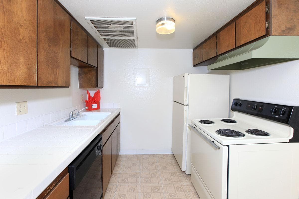 Clovis Apartment: 2823 Willow Ave