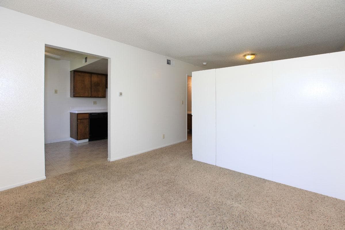 Clovis Apartment: 2823 Willow Ave
