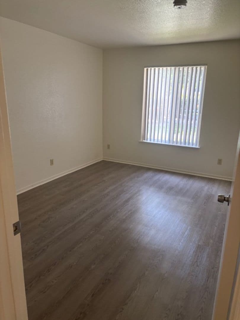 Fresno Apartment: 5150 North Valentine Avenue