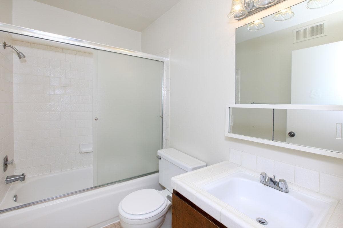 Clovis Apartment: 2823 Willow Ave